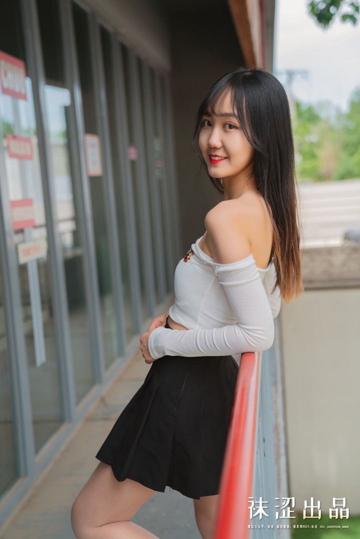 袜涩写真 VOL.065 脸脸乔11粉蛇 [43P/1V/922MB]预览图