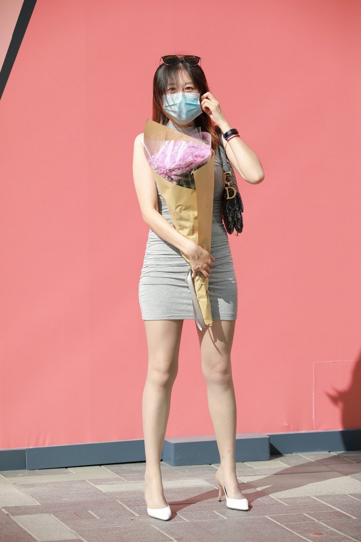 精选街拍 VOL.559 肉丝高跟女友 1 [81P/93M]预览图