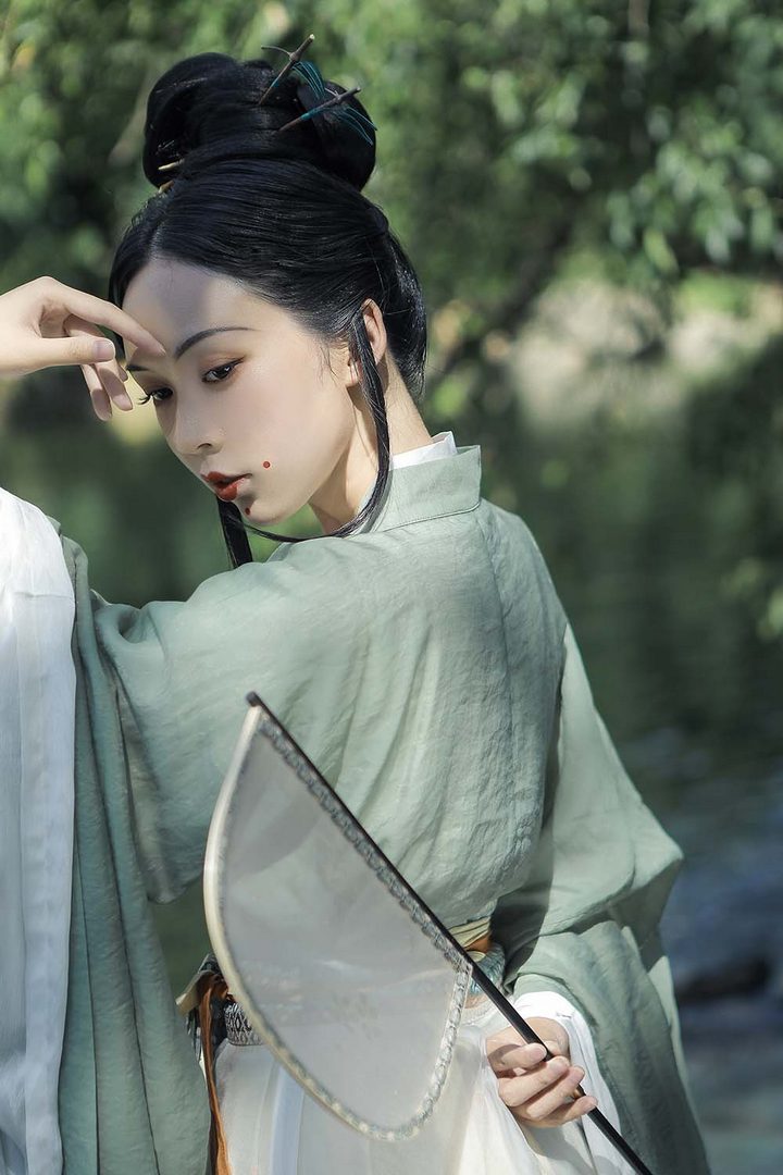 [YITUYU艺图语]2022.03.22 渡溪·连山倒景 槐枝-[31+1P／718MB]预览图